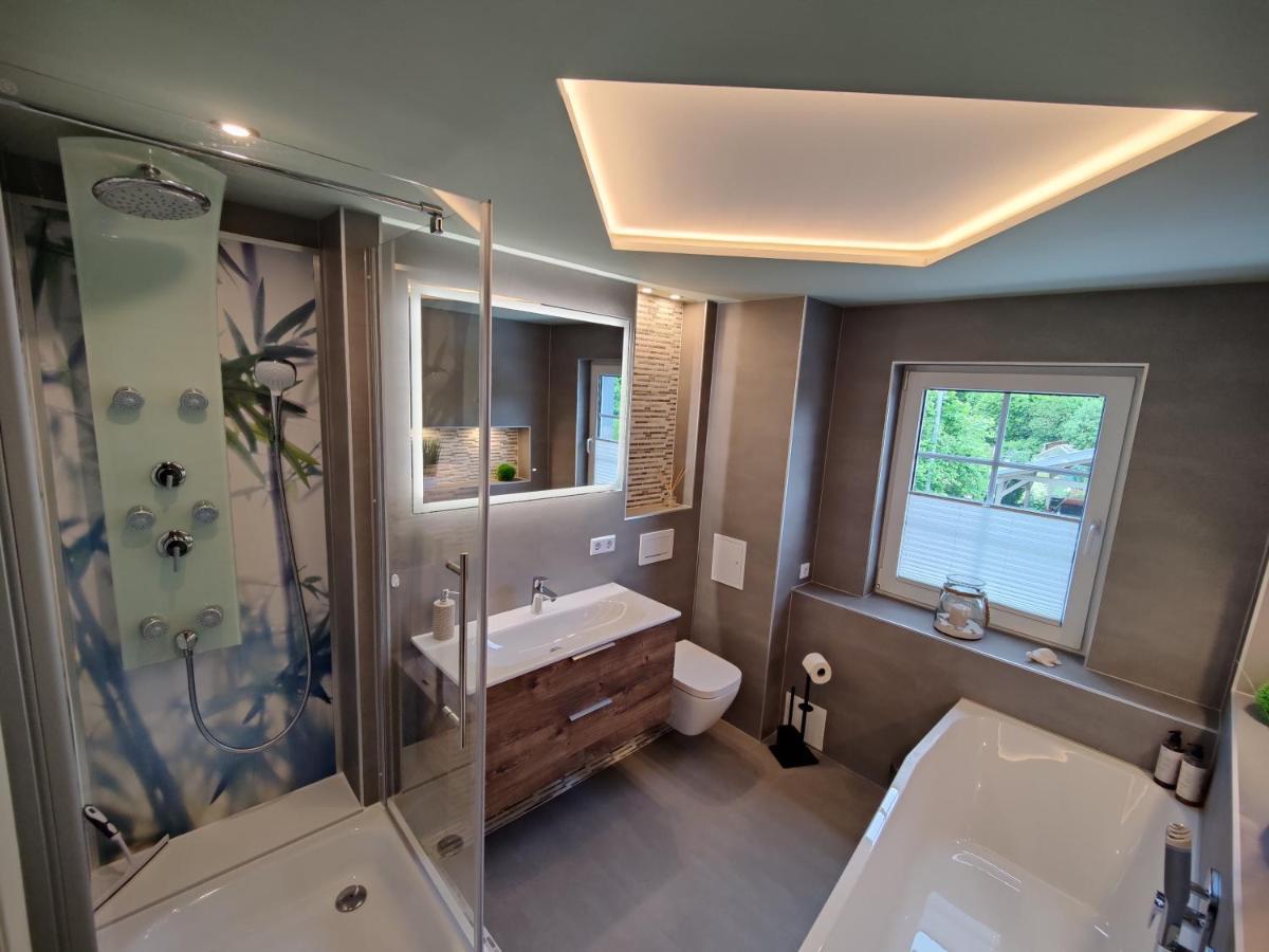 Ferienhaus Villa Adelsberg Mit Dachterrasse In Zentraler Lage Fuer Bis Zu 10 Personen เคมนิตซ์ ภายนอก รูปภาพ